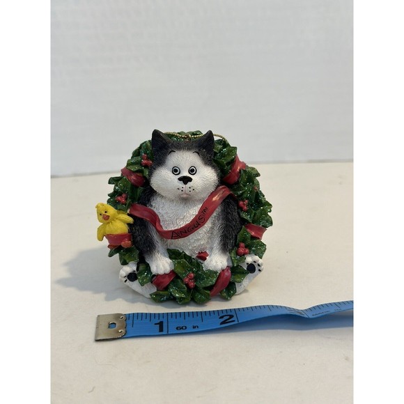 The San Francisco Music Box Company Cat Christmas Ornament Angus Stuck in Wreath - Picture 4 of 8